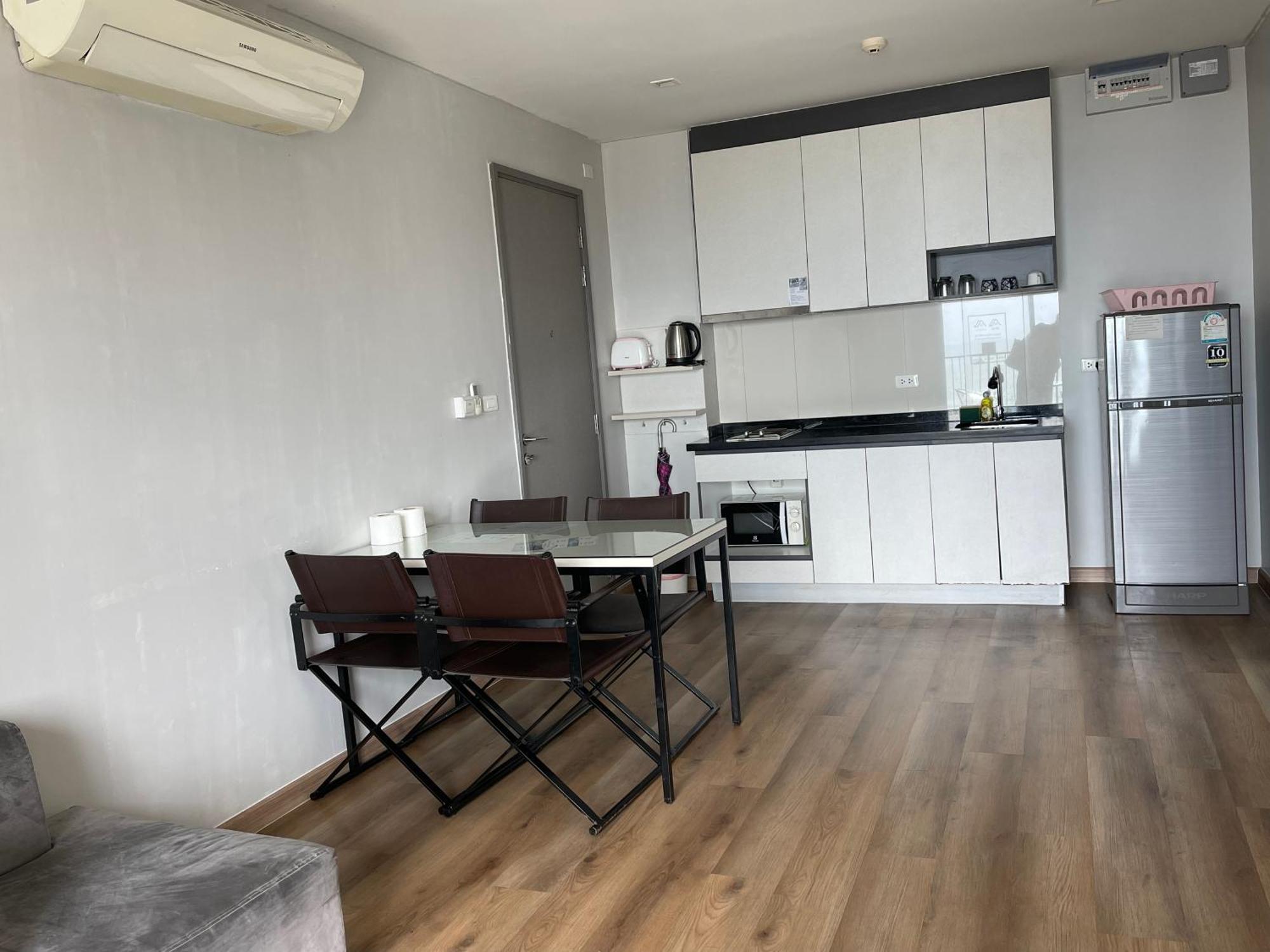 The Base Pattaya By Feng Apartment Luaran gambar