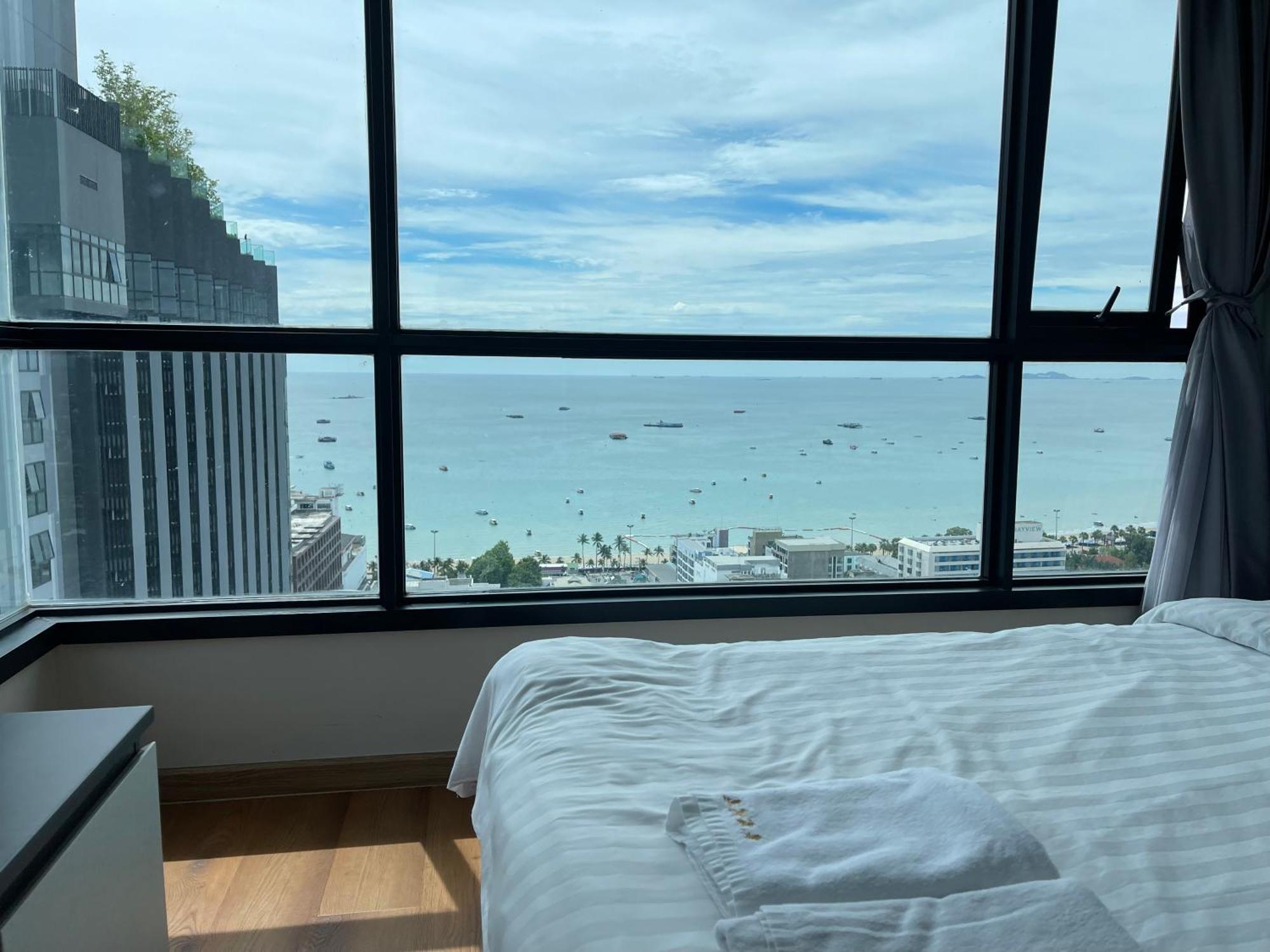 The Base Pattaya By Feng Apartment Luaran gambar