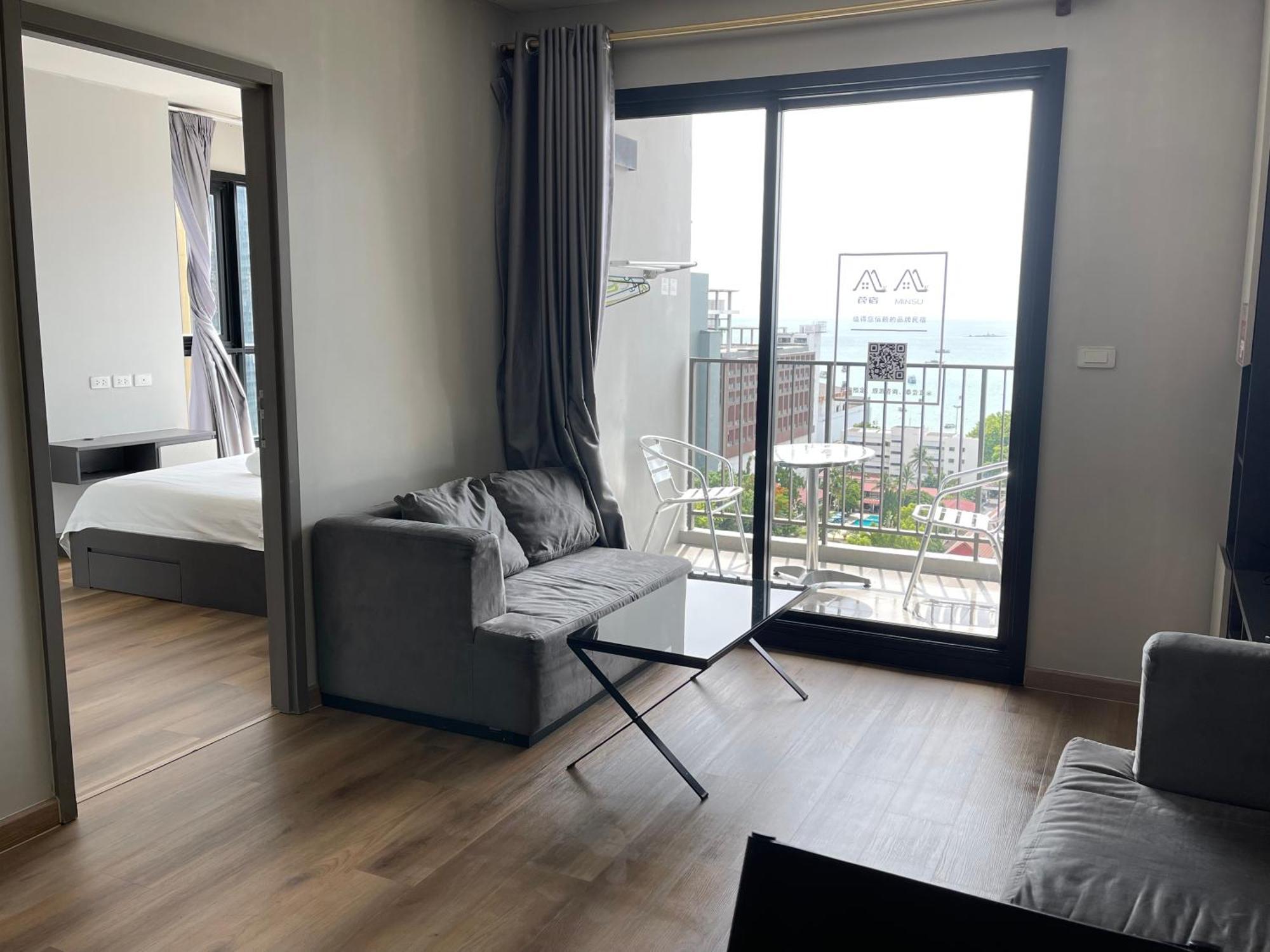 The Base Pattaya By Feng Apartment Luaran gambar