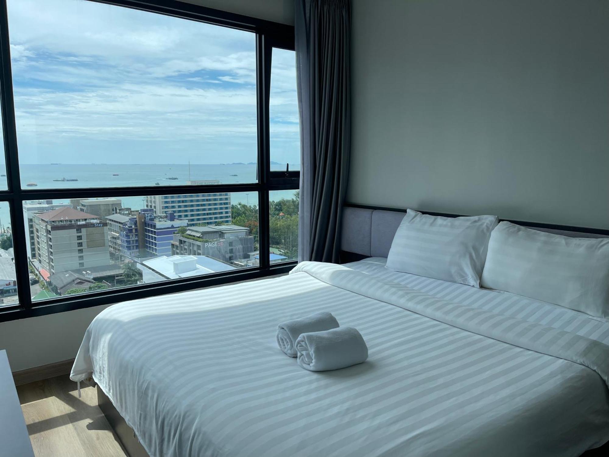 The Base Pattaya By Feng Apartment Luaran gambar