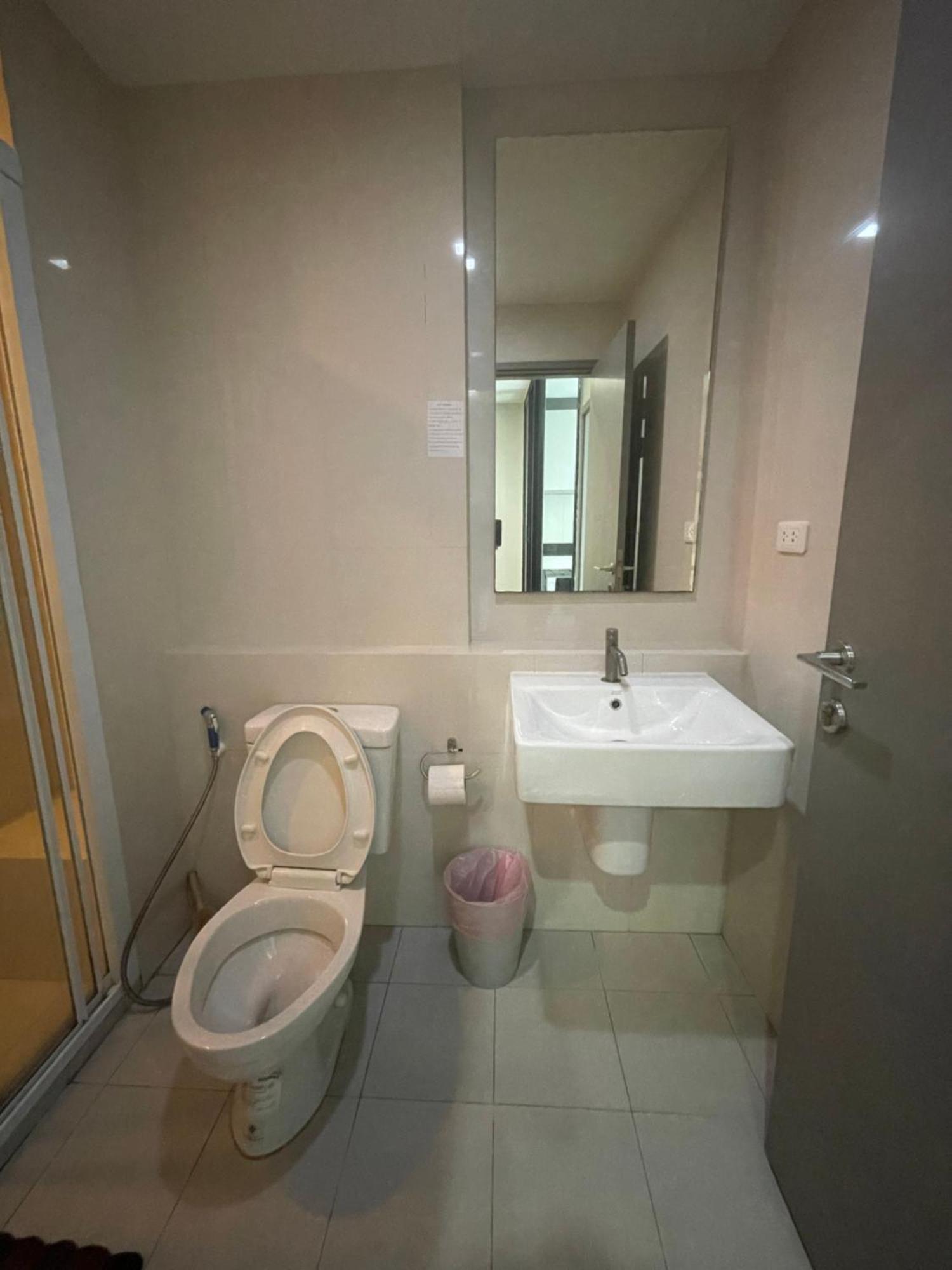 The Base Pattaya By Feng Apartment Luaran gambar