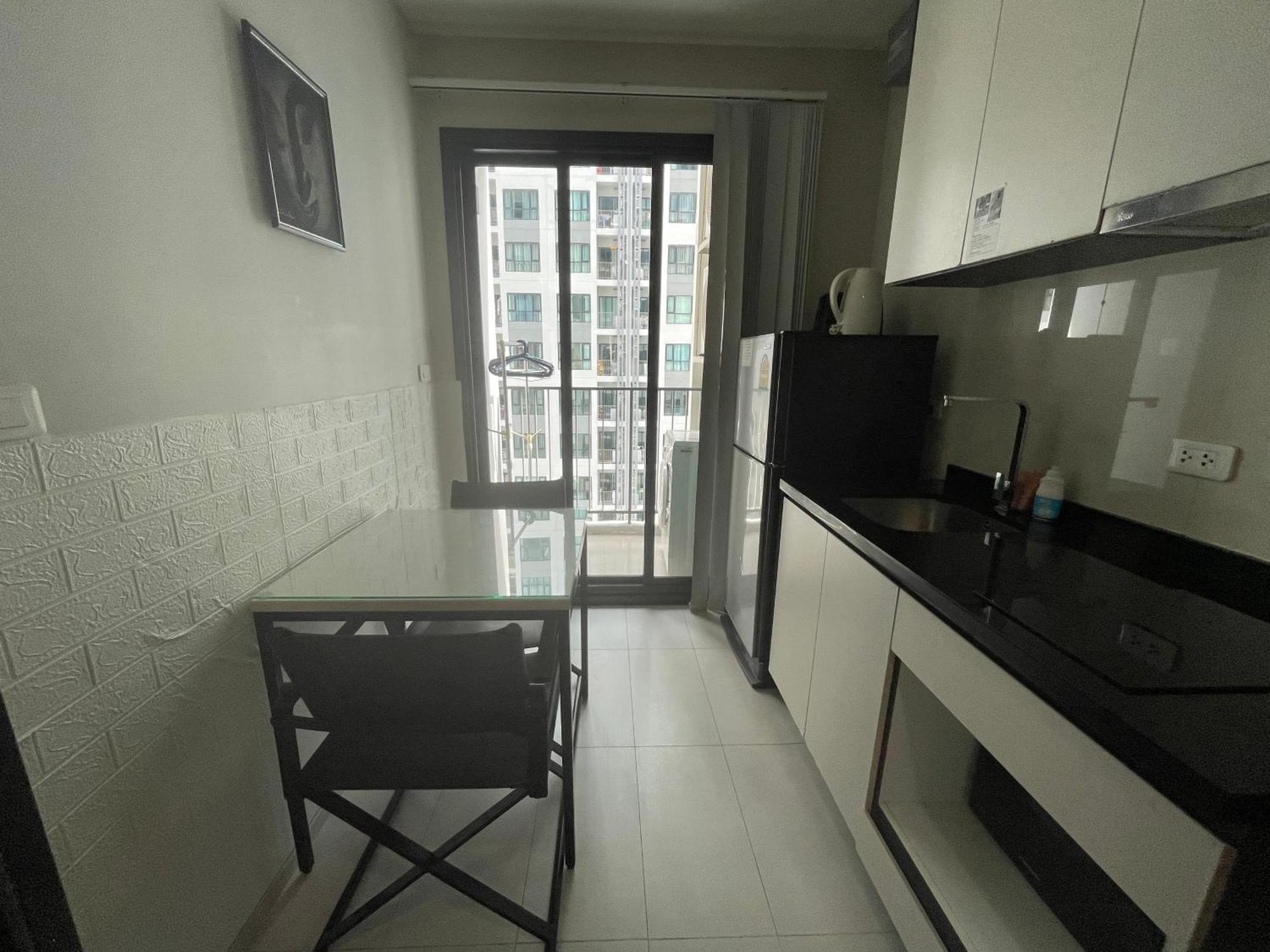 The Base Pattaya By Feng Apartment Luaran gambar